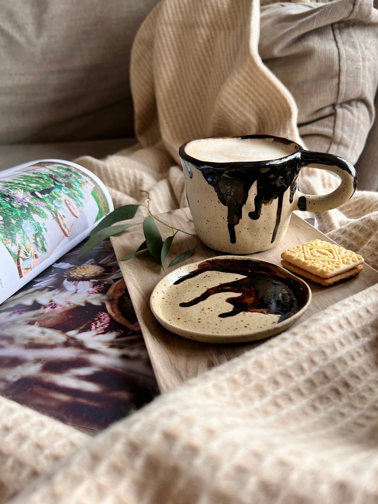 Drips | Biscuit Plate & Cosy Mug Duo