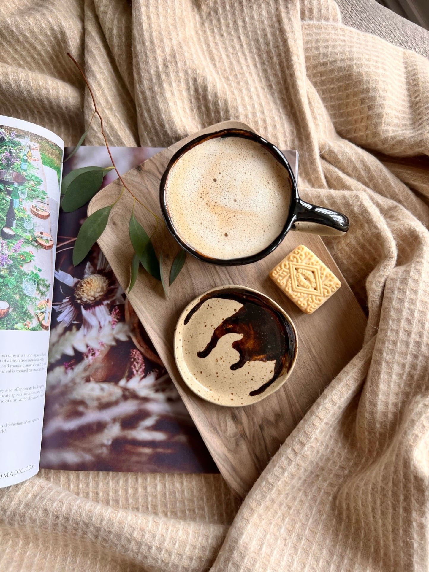 Drips | Biscuit Plate & Cosy Mug Duo