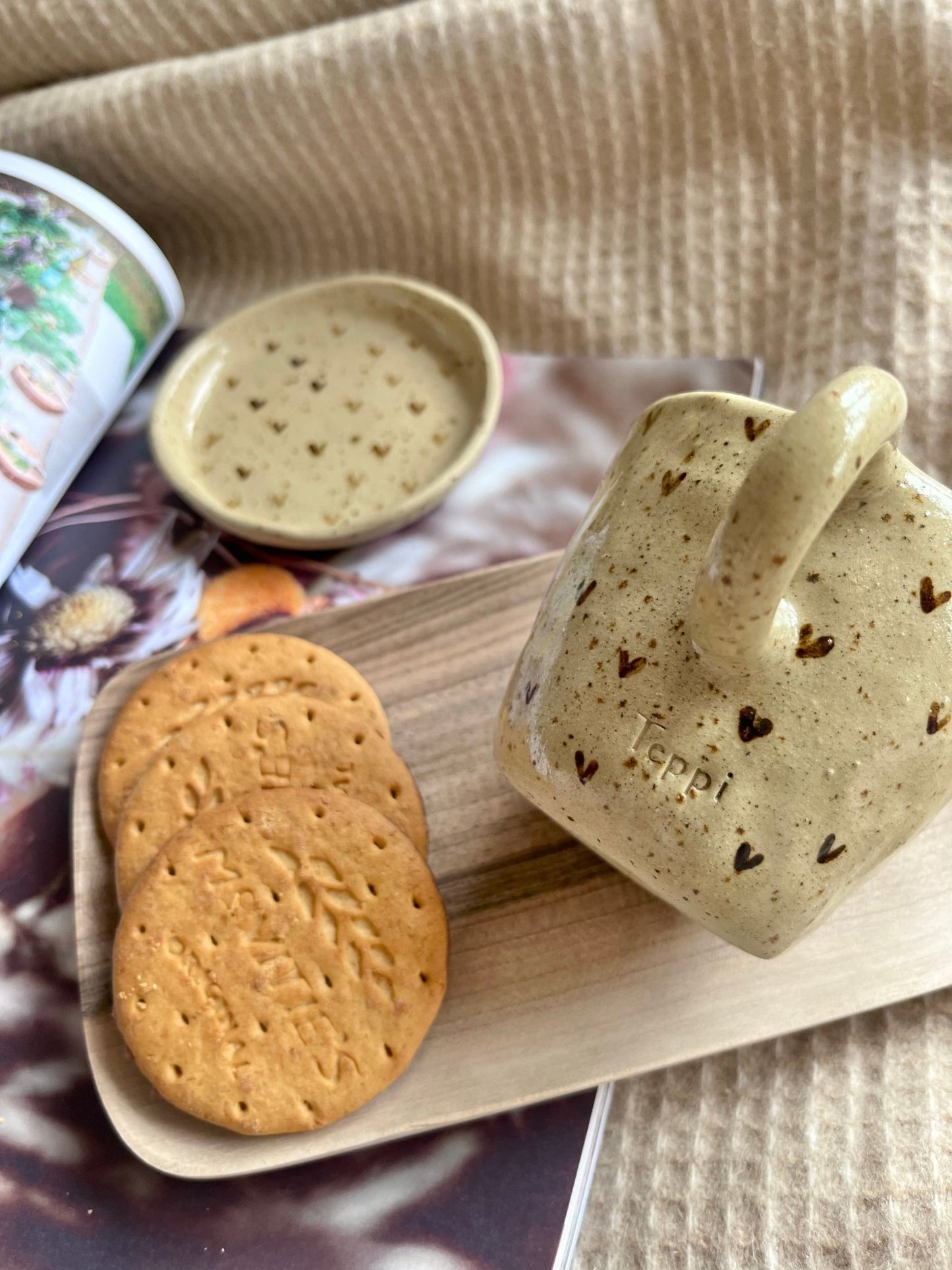 Hearts | Biscuit Plate & Cosy Mug Duo