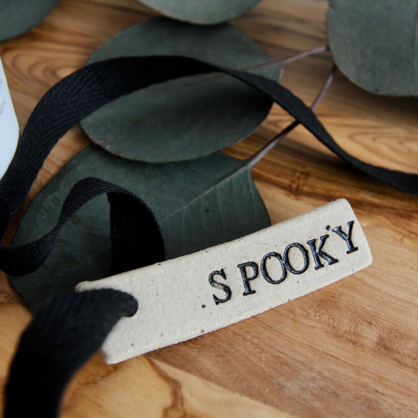 Spooky ceramic tag set