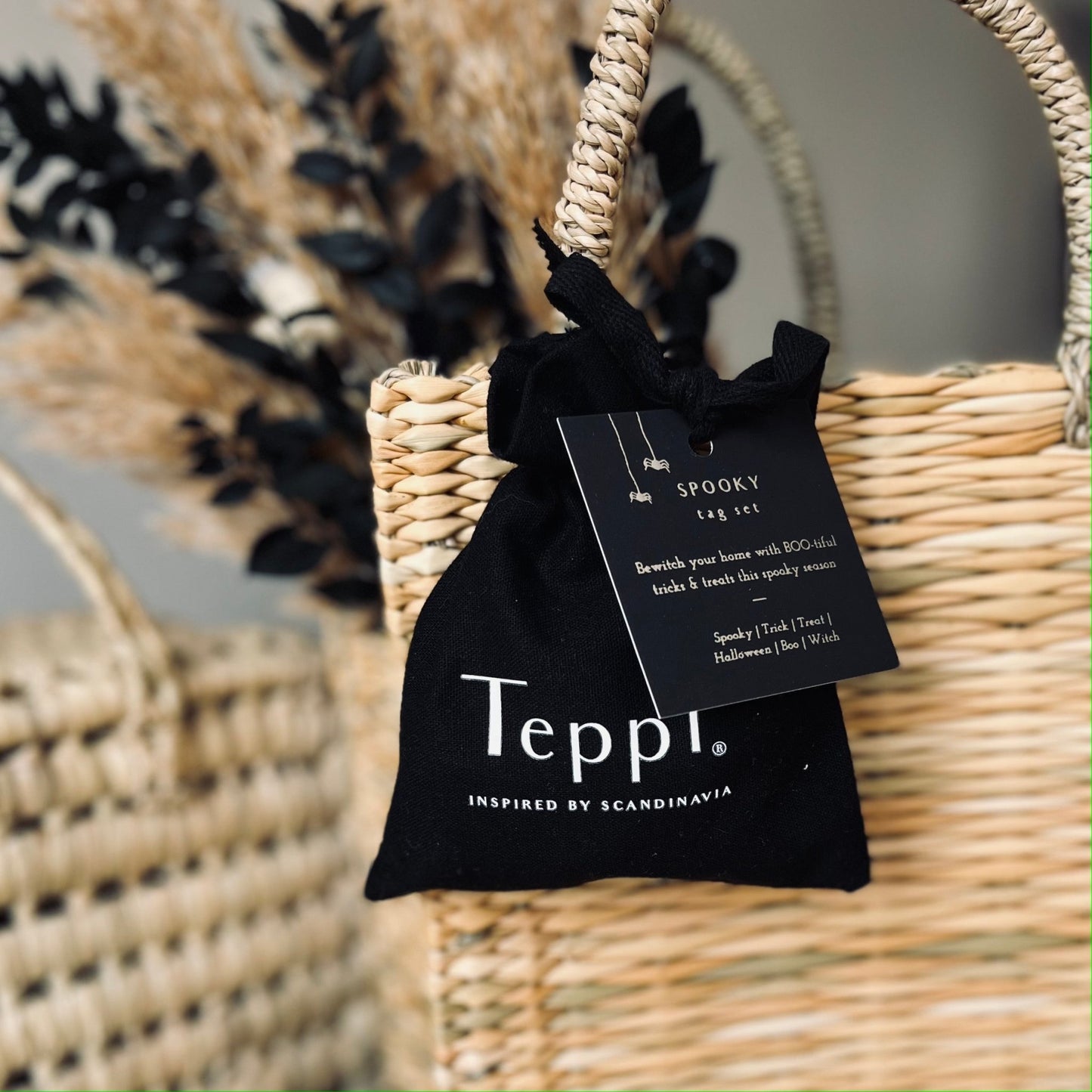 Spooky ceramic tag set