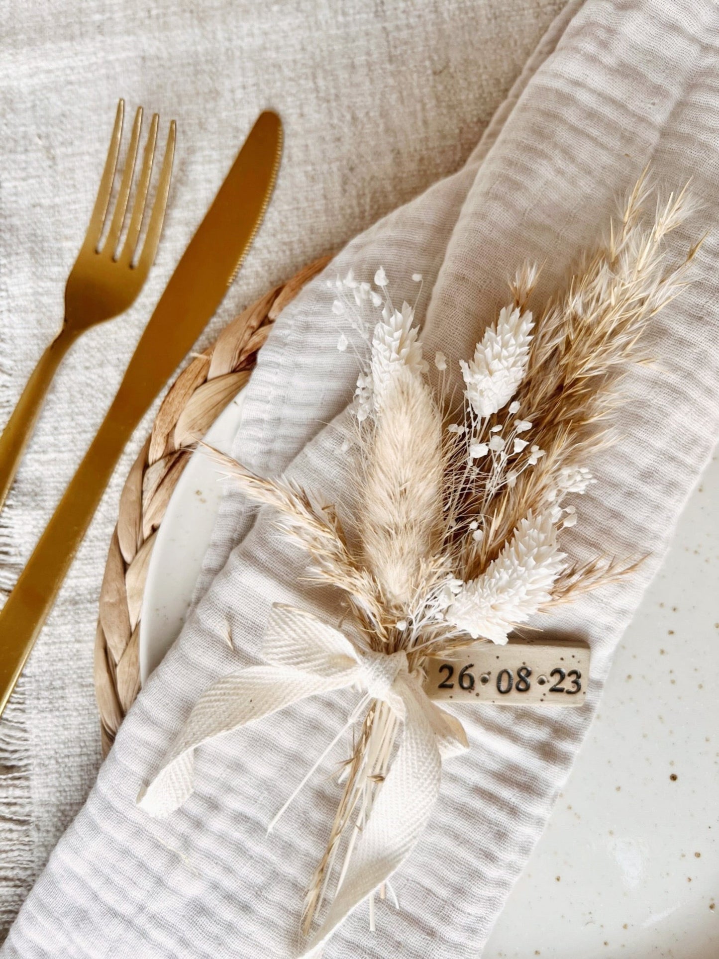 Dried Floral Place Setting | With Personalised Ceramic Tag